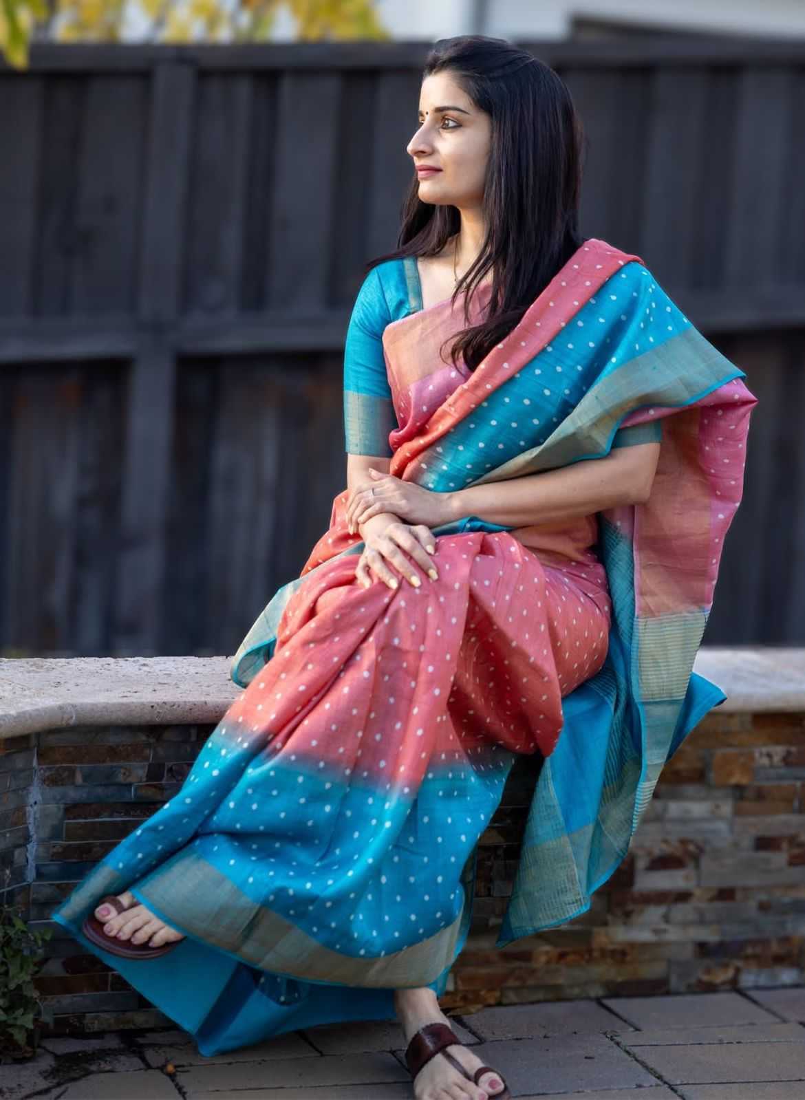 Elegant Pink Linen Saree With Golden Border