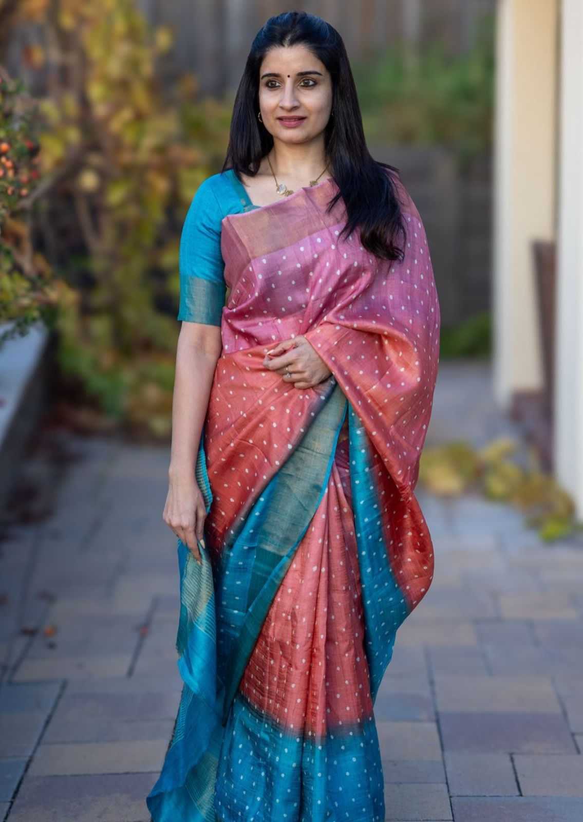 Elegant Pink Linen Saree With Golden Border