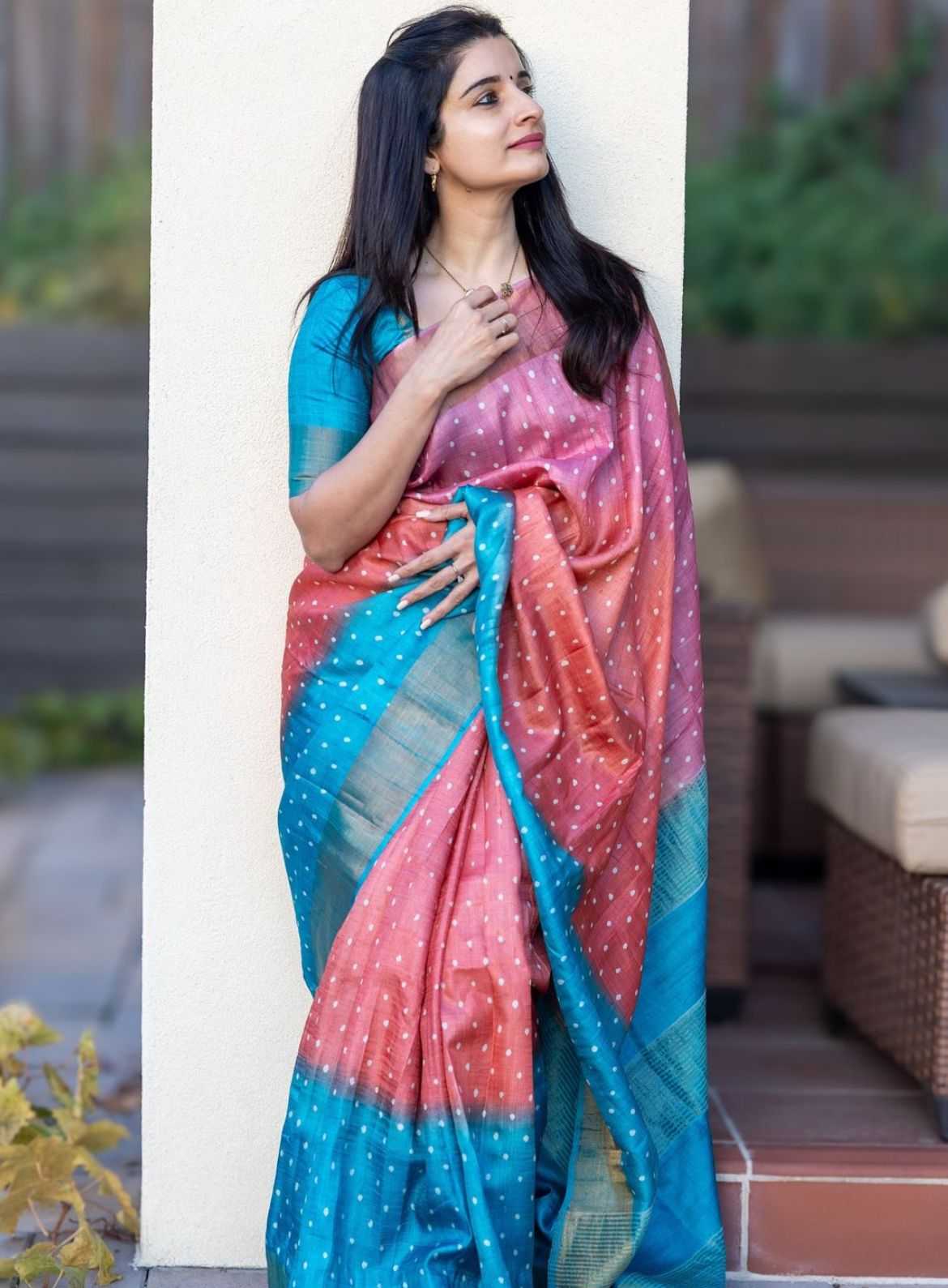 Elegant Pink Linen Saree With Golden Border