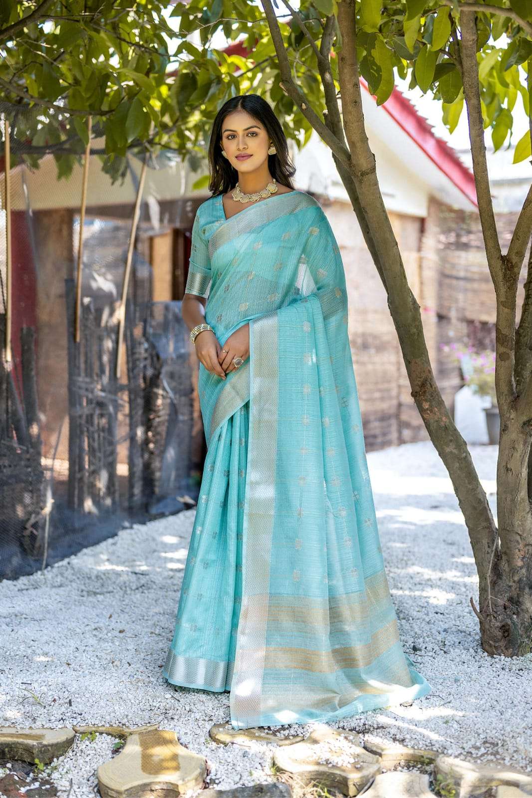 Stylish Soft Resham Silk Saree With All Over Zari Weaving Butties