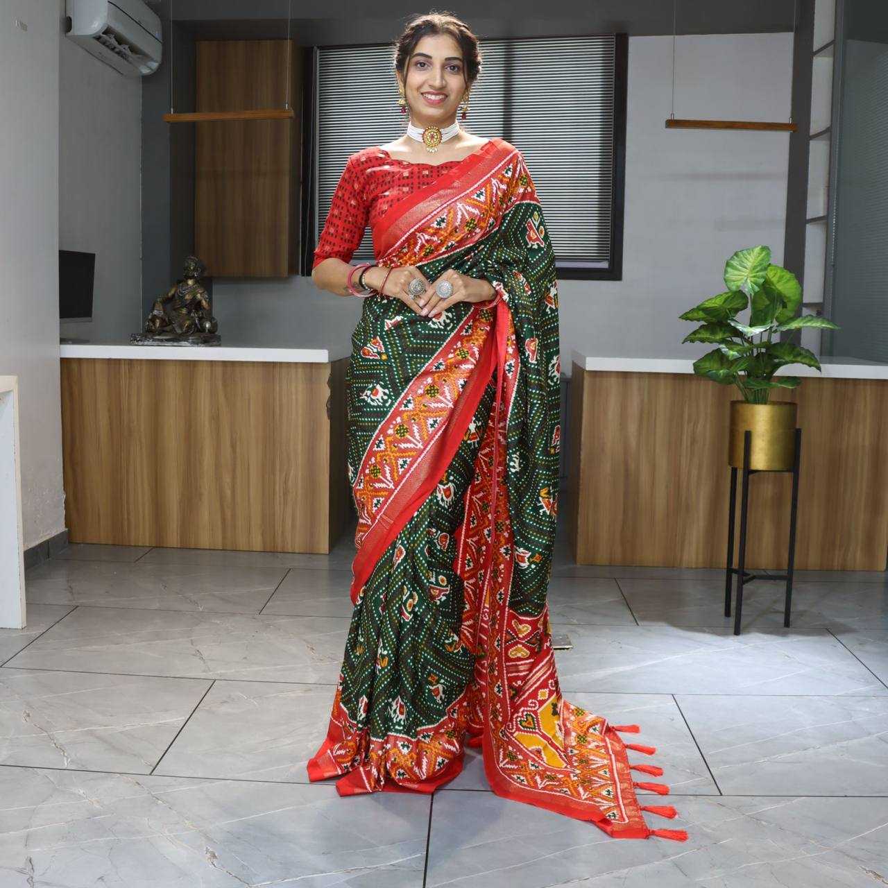 Stylish Tussar Silk Saree with bandhani design